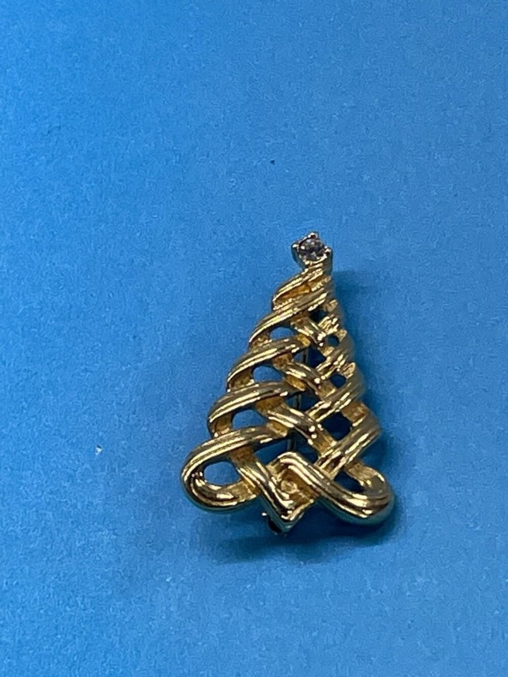 Vintage Avon Gold Tone Woven Christmas Tree with Rhinestone Topper Pin Brooch - Picture 3 of 10